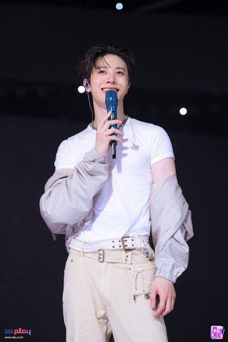 junghwanfeed's tweet photo. so junghwan inkigayo on-site photos 📸 #소정환 https://t.co/7OcqYFv9Au