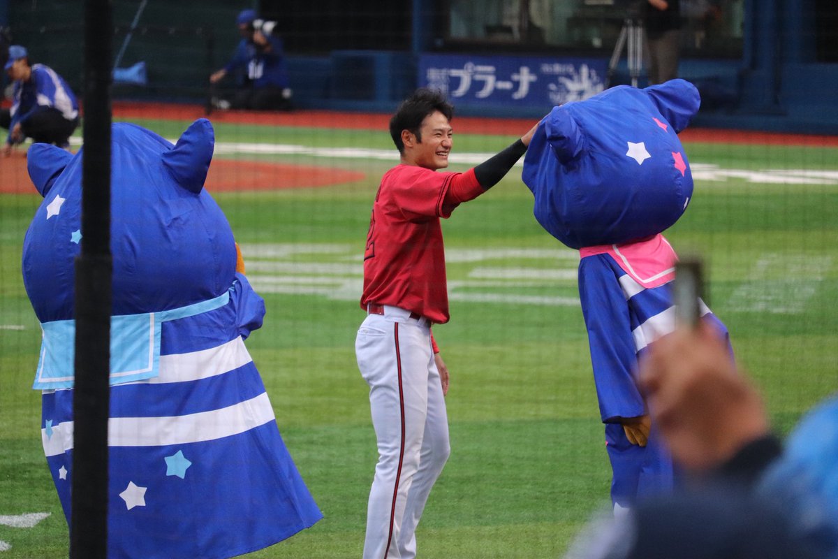 sue52_cho's tweet photo. マスコットにも誠実で優しい激メロ男
#名原典彦
 #カープ https://t.co/U9uotYEMXk