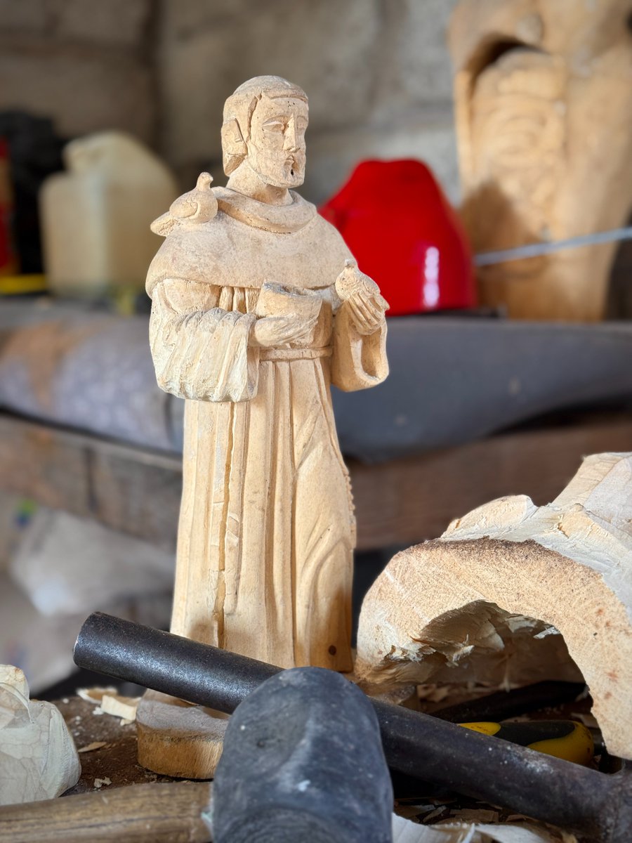 CalidadQro's tweet photo. La riqueza cultural de la región plasmada en verdaderas obras de arte. 🗿✨

En Artesanos La D'Chalmita se mantiene viva la tradición creando piezas únicas hechas a mano con cantera y palo cuchara. 🪵🙌

📍 La D'Chalmita, Pedro Escobedo.
FB: Broncolin Araujo https://t.co/b2TAI4iVJ2