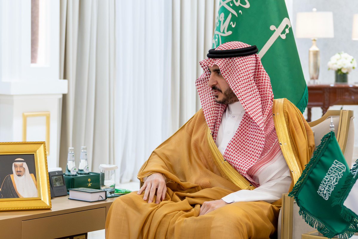 AljoufSA's tweet photo. سمو أمير #منطقة_الجوف يتسلّم التقرير السنوي للبريد السعودي "سبل" لعام 2025م.

https://t.co/LFUkkkbeG2 https://t.co/J1wxuGDD8D