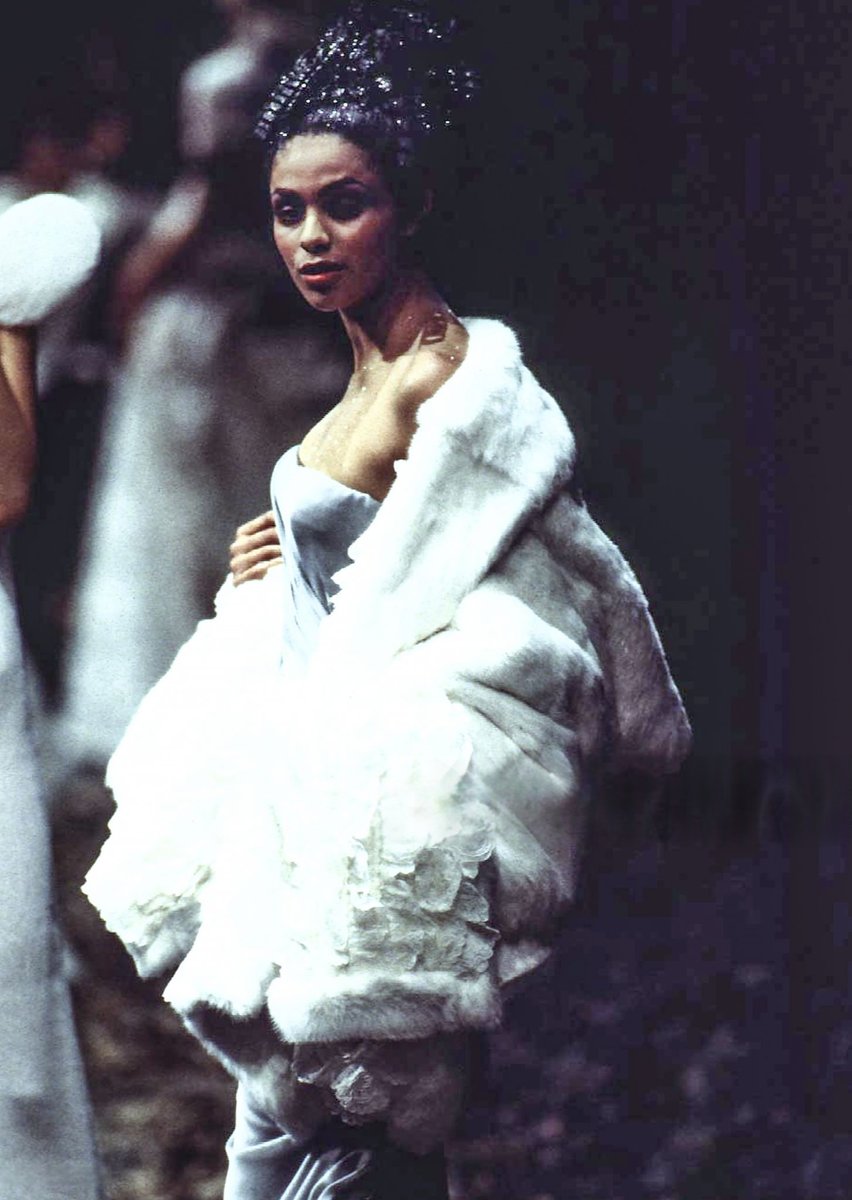 Mizuki_Shoegaze's tweet photo. Givenchy Fall/winter 1996 Couture Collection https://t.co/jLrhVETFWK