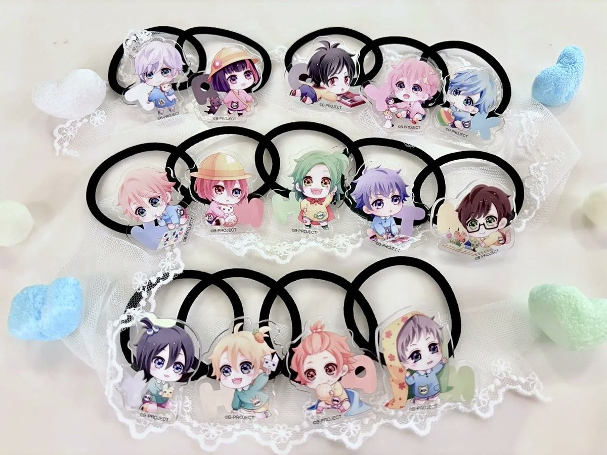 emocafe_collabo's tweet photo. ／
B-PROJECT×mottocafe&emocafe
コラボカフェグッズの紹介✨
＼

キラキラのホログラムカードや哺乳瓶に詰め込まれたかわいらしいデザインのアクリルキーホルダーなどが登場✨

開催期間📅
mottocafe池袋：2026年7月8日(水)∼8月9日(日)
emocafe大阪：2026年7月22日(水)∼8月4日(火)

詳細はこちら⇩
https://t.co/nwltT3OFz7

#Bプロ