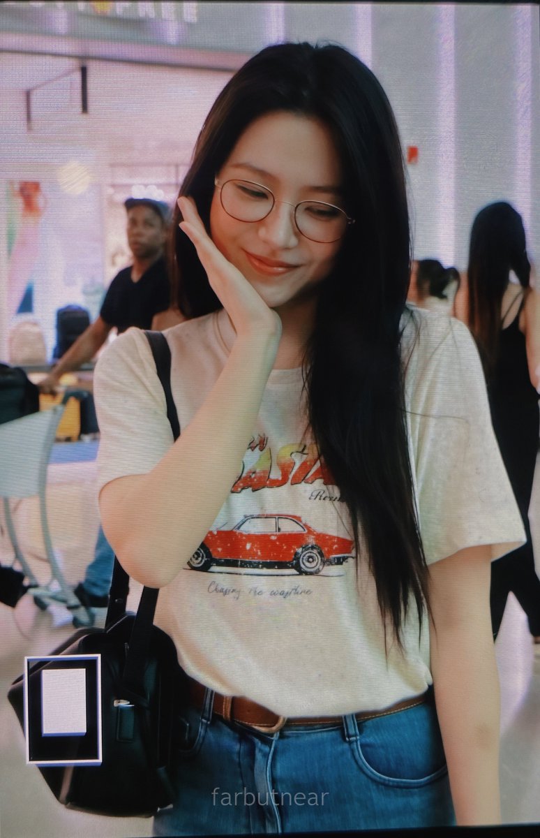 farbutnear0305's tweet photo. 260702 ICN
👓🫴🏻✋🏻🍼
#예리 #김예림 #YERI #KIMYERIM #레드벨벳 https://t.co/ET2nmCeQr3