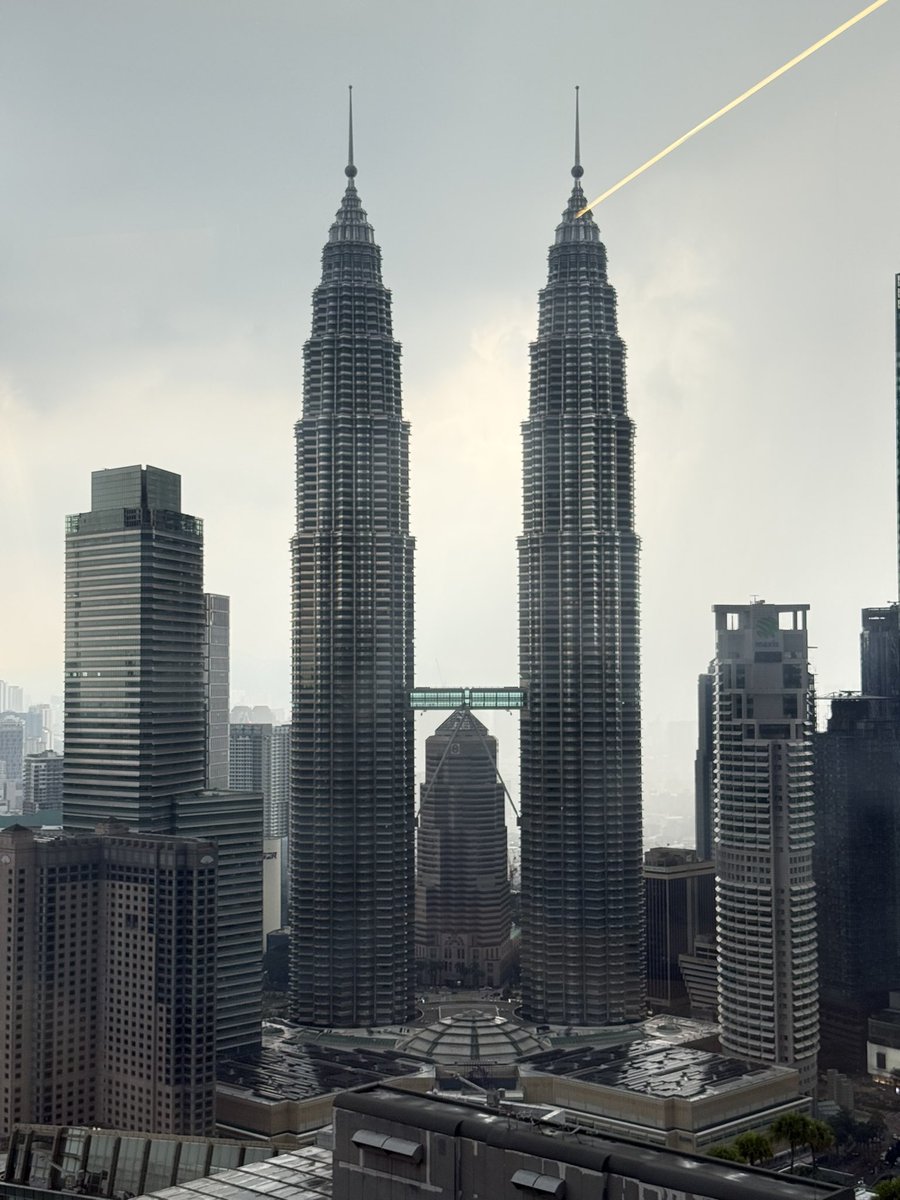 untit1edhuman's tweet photo. Weather just in 10mins,,, https://t.co/rMaeZ6u8Eu