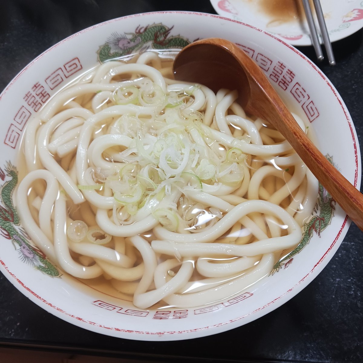 HEYZPAPA's tweet photo. 7月1日水曜日

かけうどん大盛り

胃にやさしいw https://t.co/p4EkBsE1tB