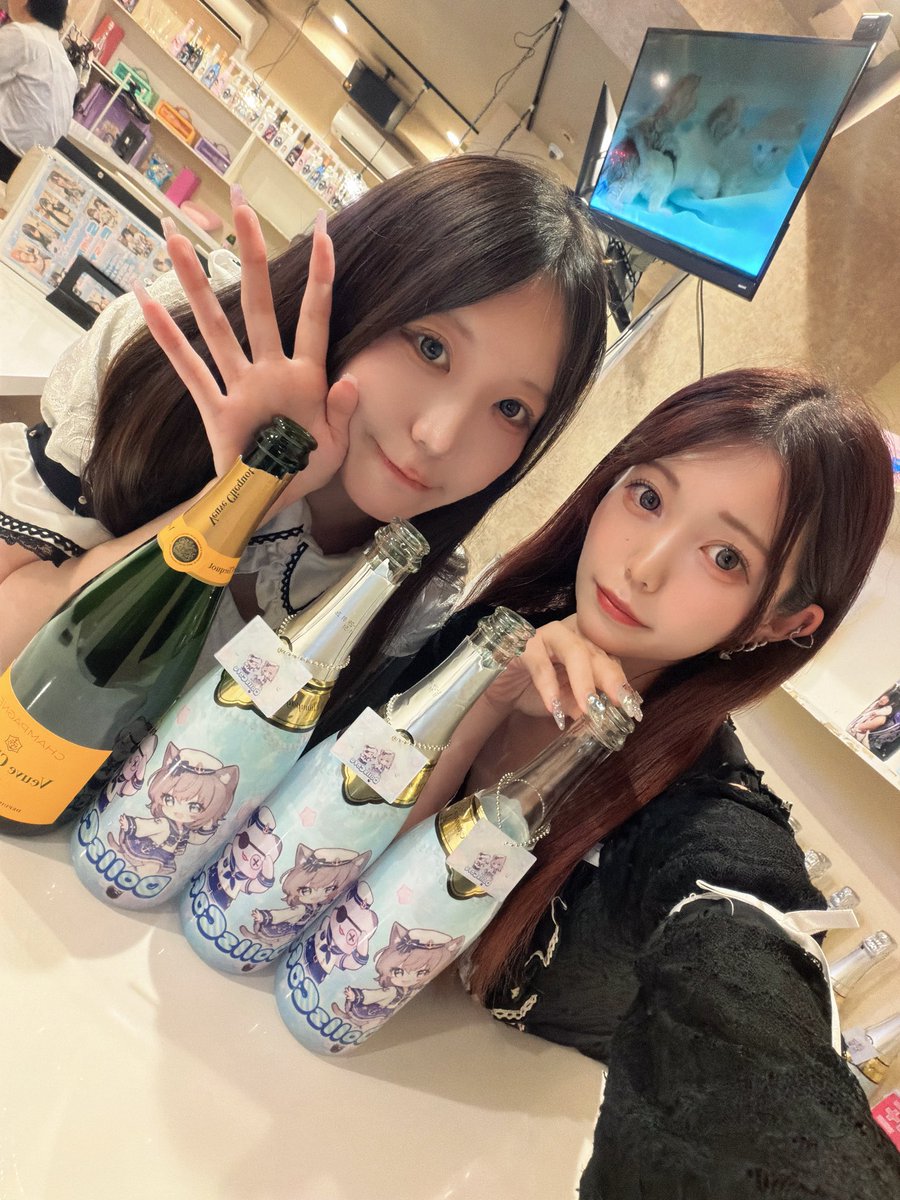 mirai__0905's tweet photo. ハピハピにゃんこだよ🥂♡ https://t.co/iixse0dKgJ