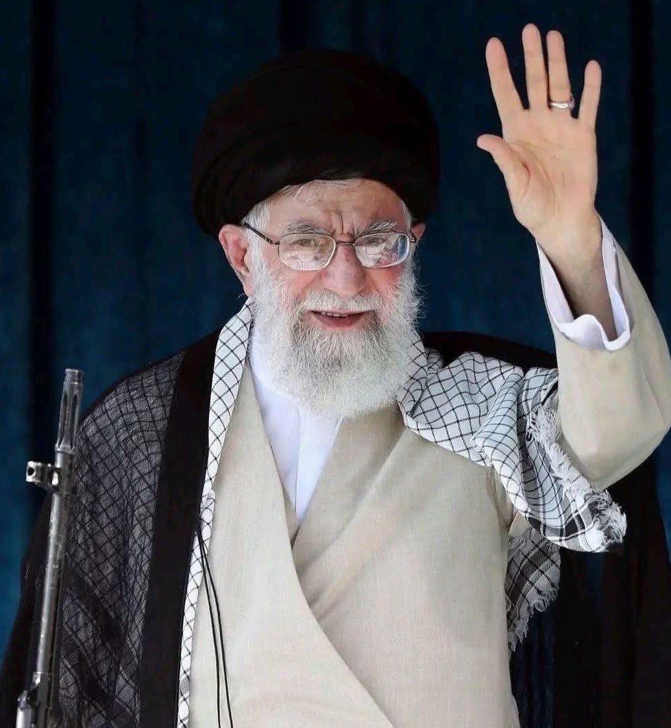 Alhanafi_1's tweet photo. معاون اقتصادی ریاست‌الوزرای امارت اسلامی افغانستان، ملا عبدالغنی برادر آخند و مولوی امیرخان متقی وزیر امور خارجهٔ کشور با هیأت همراه‌شان، امروز (پنج‌شنبه) به‌منظور شرکت در مراسم جنازه و خاکسپاری آیت‌الله سید علی خامنه‌ای، رهبر مذهبی جمهوری اسلامی ایران، وارد تهران شدند. https://t.co/lLgx7SWeF0