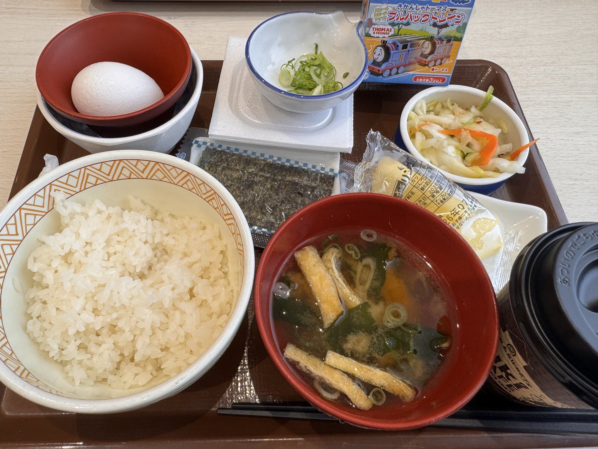 1opego's tweet photo. 2日連続のすきすきセット
一昨日ディーゼル
昨日ニアが出て
やっとコンプリート🚂 https://t.co/0kNycpQ9Ia