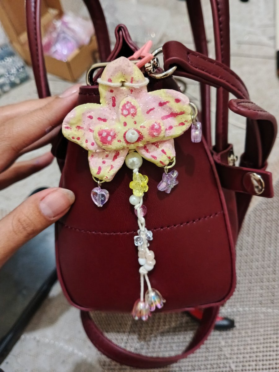 lowsyra's tweet photo. hai guys aku jualan ganci clay, siapa tau di twitter ada yang minat, bisa dm yaa 💗🫶🏻 https://t.co/gi93RTZdB4