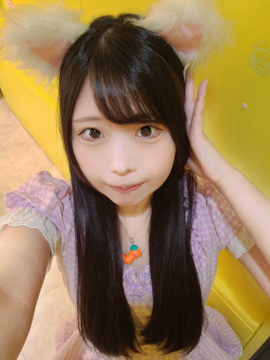 shaopi_0w0_i's tweet photo. リップ忘れて色付きリップクリームしかなくて顔色悪いのですリップの色大事🥲 https://t.co/464GuQvugB