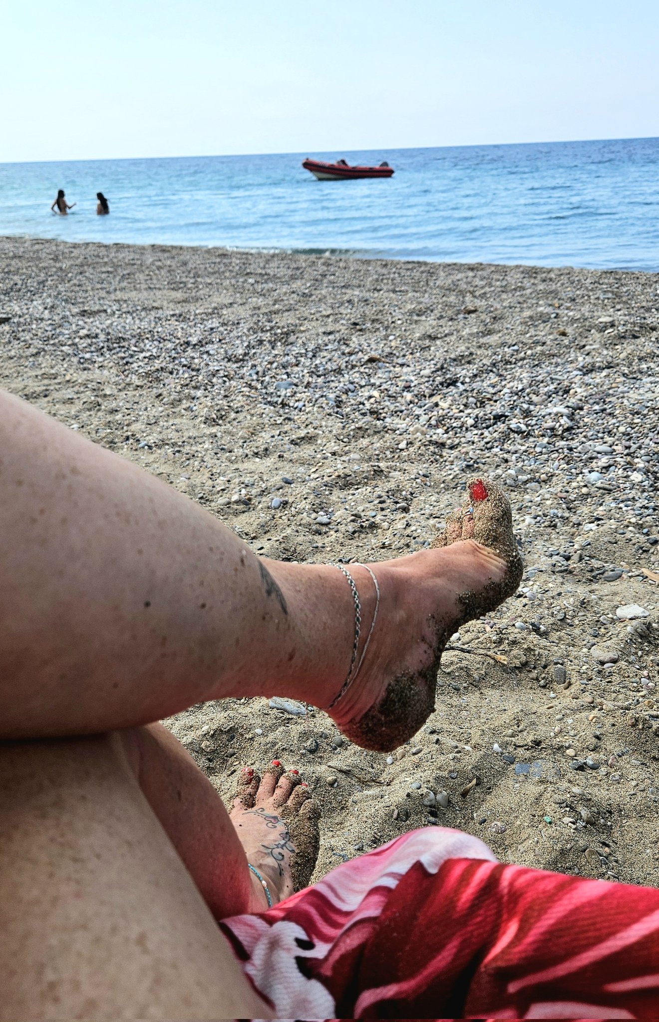 1 pic. Beach day and coffee paid for by my lovely friend N 💞 thank you 💞 https://t.co/s9Si97eWW1