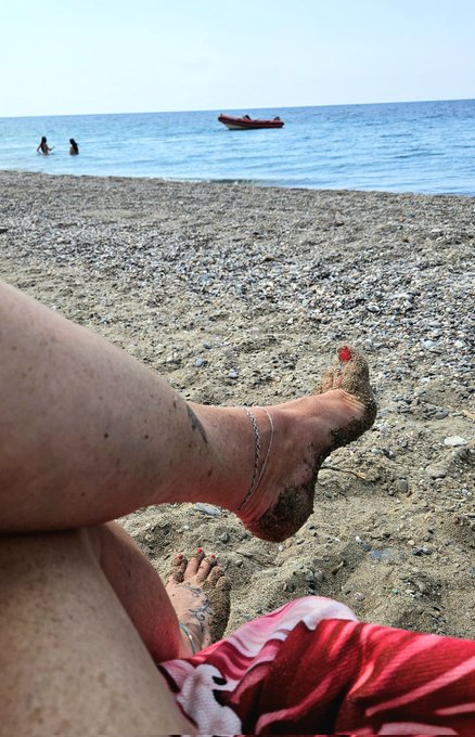 Solefulsassy - 1 pic. Beach day and coffee paid for by my lovely friend N 💞 thank you 💞 https://t.co/s9Si97eWW1