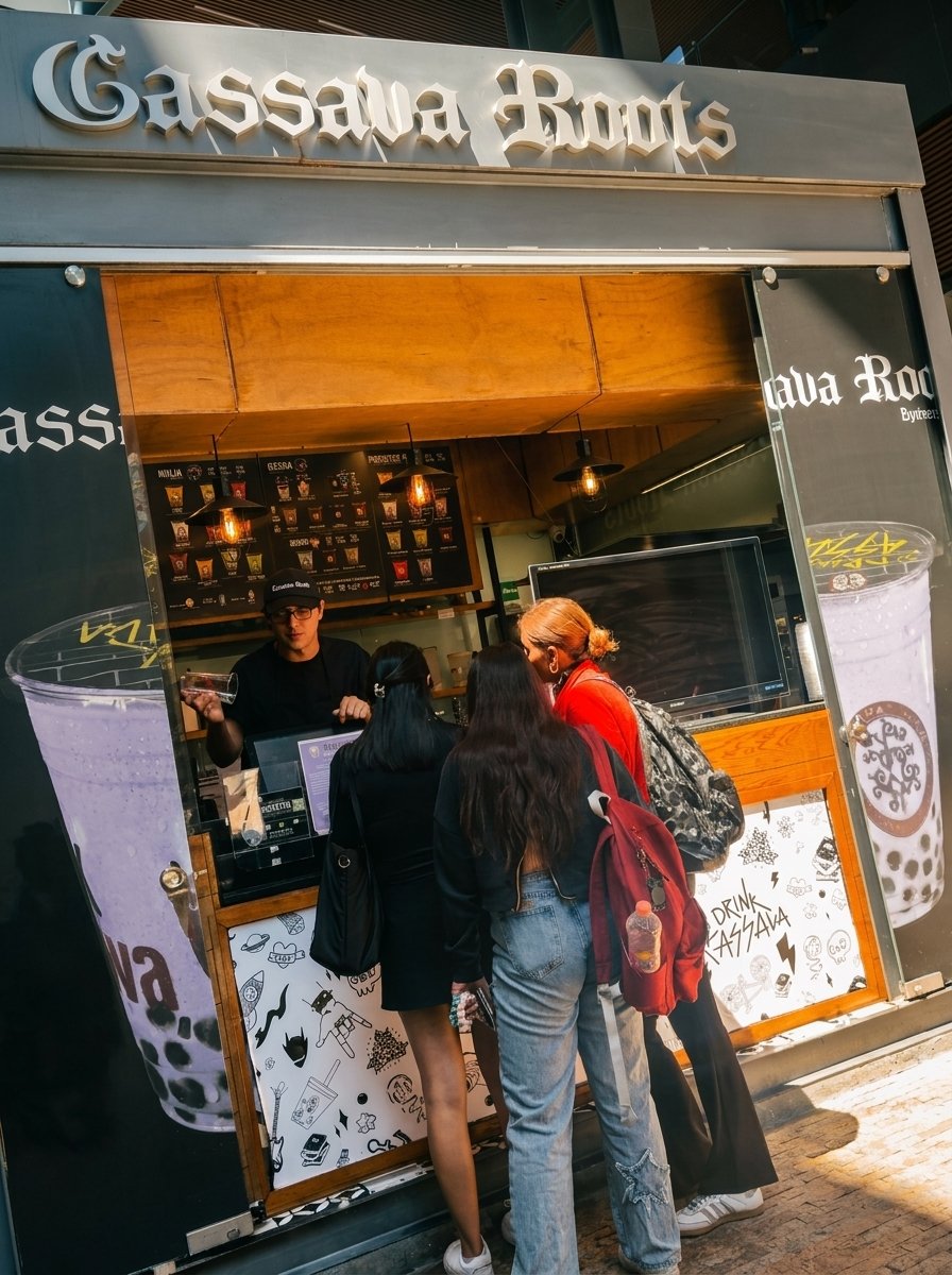 CalidadQro's tweet photo. La experiencia original de las bebidas con tapioca en un solo lugar. 💜🧋

En Cassava Roots se preparan las mejores mezclas para cualquier antojo. Una barra excepcional que incluye taro, matcha, pandan y más ✨🍃

📍 Plaza Antea (frente a Lululemon).
IG/FB/TikTok: @cassavaroots https://t.co/9pxGVWWKqP