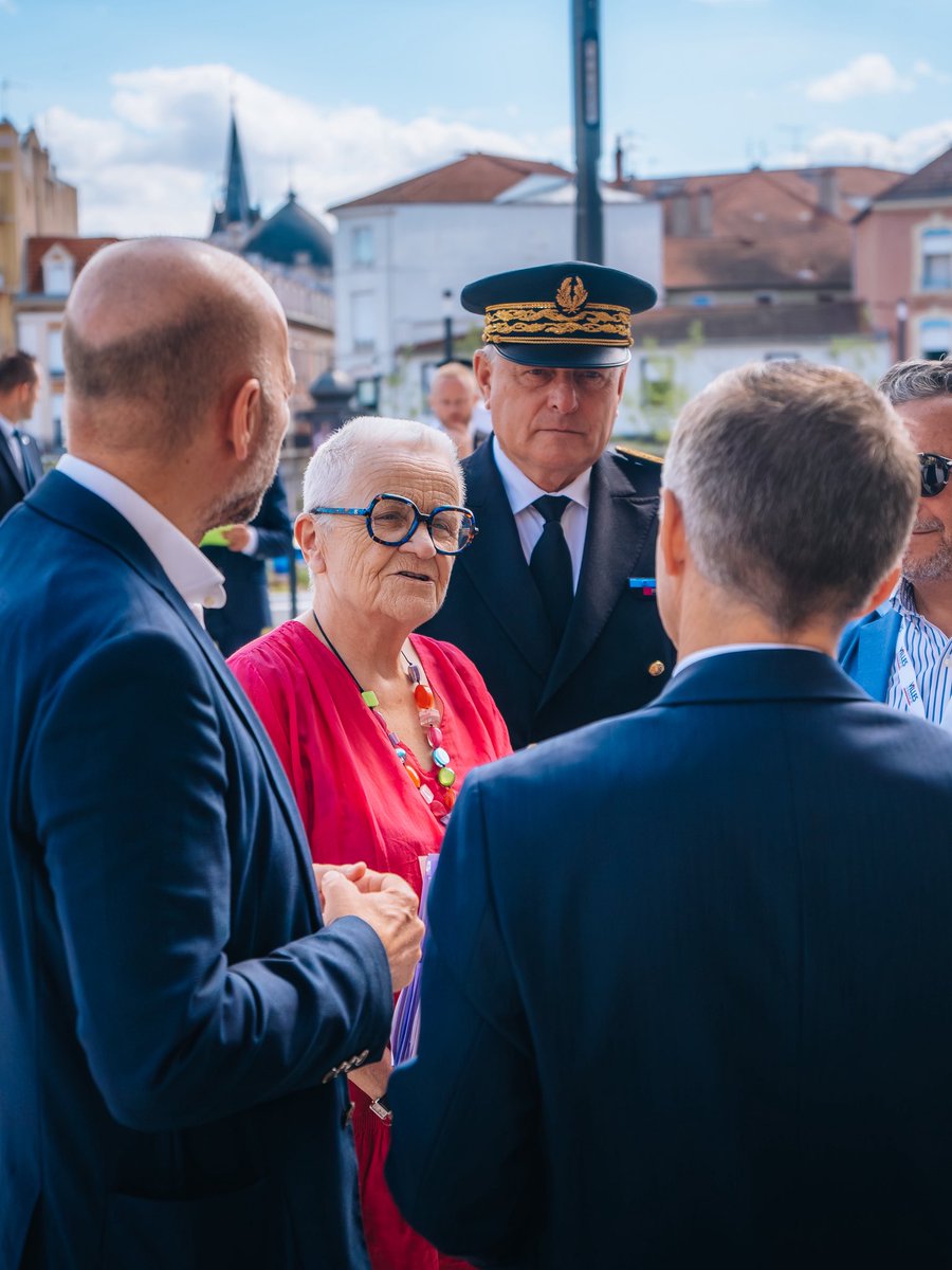 GilAverous's tweet photo. 🏛️ Aux côtés d’Yves Nicolin pour accueillir dans sa belle ville de Roanne mon amie @FrancoiseGatel pour le Congrès de @VillesdeFrance ! 🇫🇷

Merci, Madame la Ministre, de ne manquer aucun des rendez-vous des villes moyennes de France, ces territoires qui font la force et la diversité de notre pays. Merci à Yves pour l’accueil chaleureux dans sa ville ! 🤝🏼