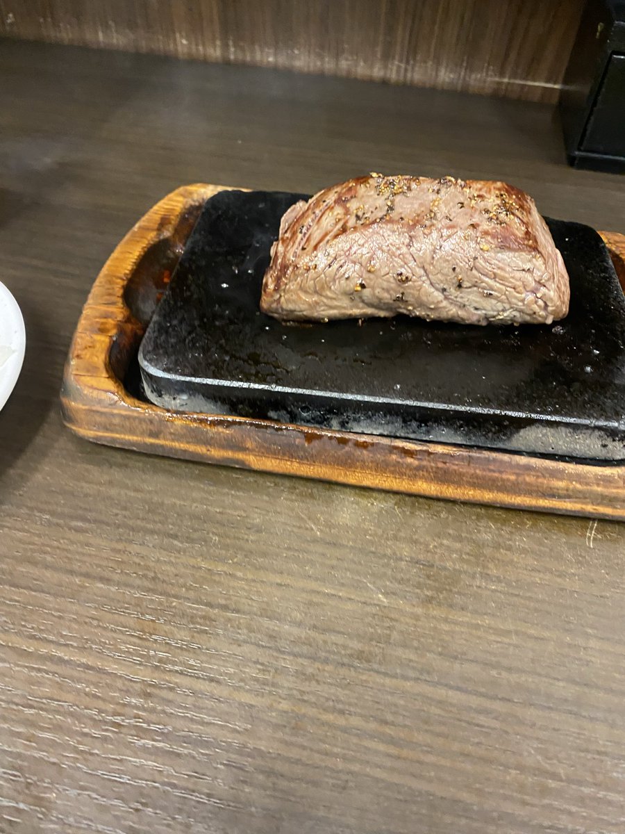WATA3_FX's tweet photo. #やっぱりステーキ

念願のやっぱりステーキにやっと行けた！
ヒレの200g
やべぇくらい旨い！！
近場に店出来ないかなぁ。
FCしたいなぁ https://t.co/2ePE4B08sm