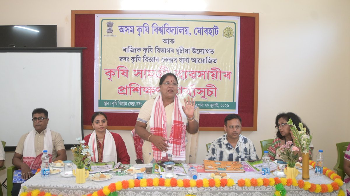 airnews_ghy's tweet photo. অসম চৰকাৰৰ মীন, পশুপালন আৰু পশু চিকিৎসা বিভাগৰ মন্ত্ৰী নীলিমা দেৱীয়ে আজি মঙলদৈৰ গেলাইডিঙিত অৱস্থিত কৃষি বিজ্ঞান কেন্দ্ৰ, দৰঙৰ চৌহদত চলি থকা বিভিন্ন ডেমন্ষ্ট্ৰেছন গোট পৰিদৰ্শন কৰাৰ লগতে যোৰহাটস্থিত অসম কৃষি বিশ্ববিদ্যালয় আৰু ৰাজ্যৰ কৃষি বিভাগৰ যুটিয়া উদ্যোগত, https://t.co/z3gFzFnaZp