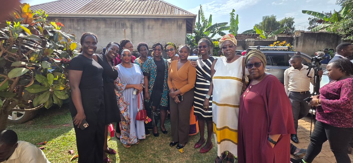 JenniferAlwoch's tweet photo. Yesterday I showed up at Luzira court to stand in solidarity with Hon. Matembe and the beauty is that we all left the court premises as happy Ugandans because of the bail granted.
Thank you members of Uganda Women's movement for the solidarity. https://t.co/rgPwA6uaDY