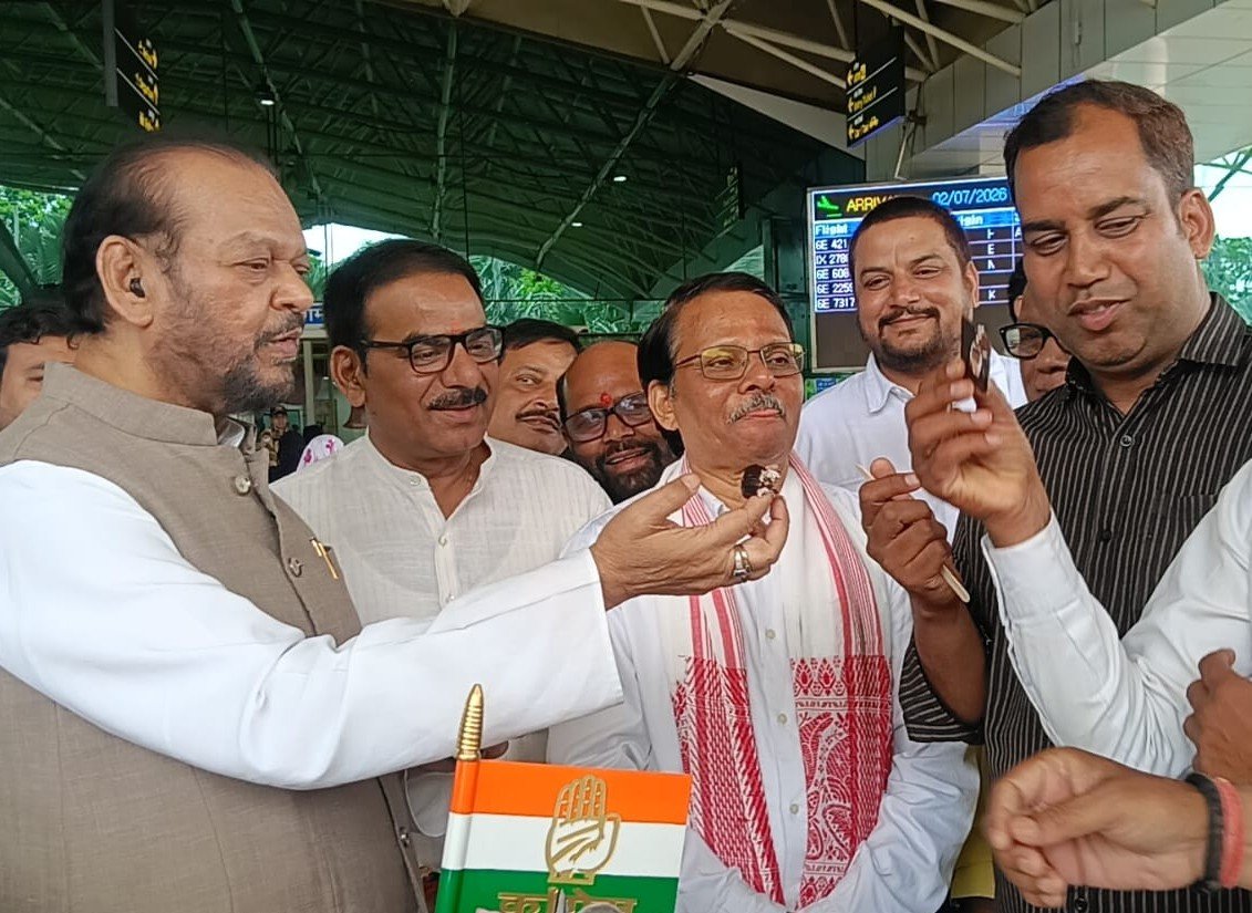 Shashi_INC's tweet photo. कांग्रेस पार्टी के कद्दावर नेता, बड़े भाई पूर्व केंद्रीय मंत्री आदरणीय सुबोधकांत सहाय जी को जन्मदिन की बहुत बहुत बधाई व शुभकामनाएं। मैं ईश्वर से कामना करता हूँ की आप हमेशा स्वास्थ्य व खुशहाल रहे I #happybirthday @subodhksahai https://t.co/rDAlfrUIiQ
