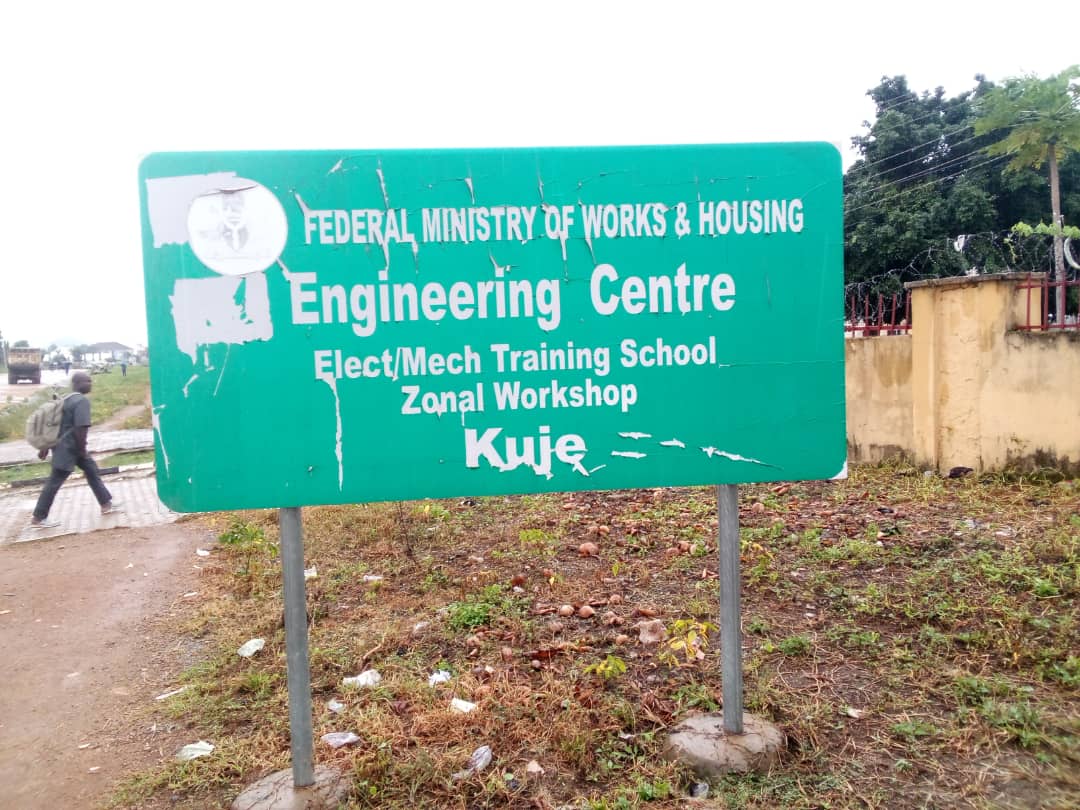 TrackaNG's tweet photo. In Sept 2025, N130.6m was paid to MIKE 5 MULTI RESOURCES LTD for the Completion of Provision of Infrastructure Road and Drainage at Social Housing Estate, Kuje FCT. 

We visited kuje town and was unable to find this location.
We engaged the residents and the Gomo of Kuje and the feedback we got was that there’s no social housing estate in the area and they are not aware of any ongoing road construction.

We call on @fmhud_ng, the implementing agency to provide the public with details of this project to enable public transparency and follow up.