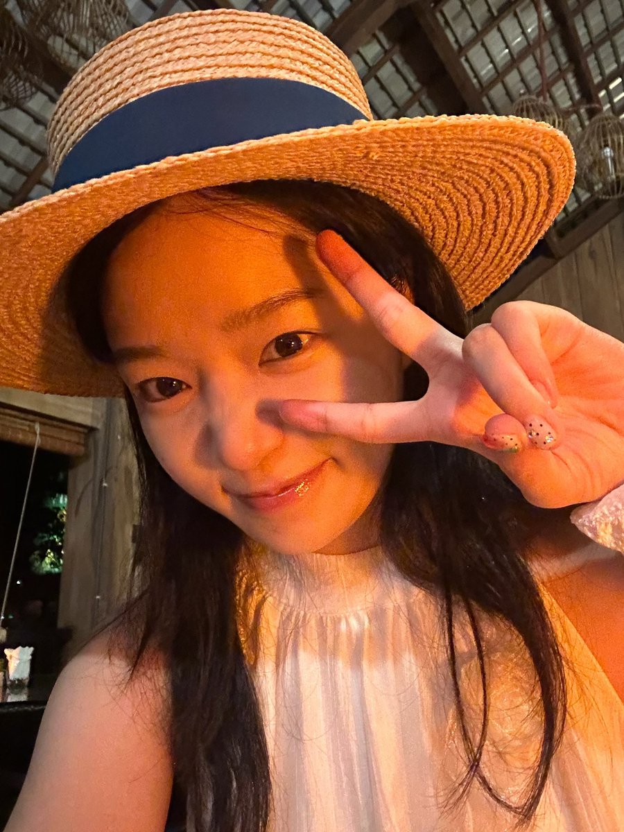 JOYURI_011022's tweet photo. 유리 푸꾸옥 다녀왔대 🥹🤩💓💕💖 https://t.co/QnD4zXfmS5