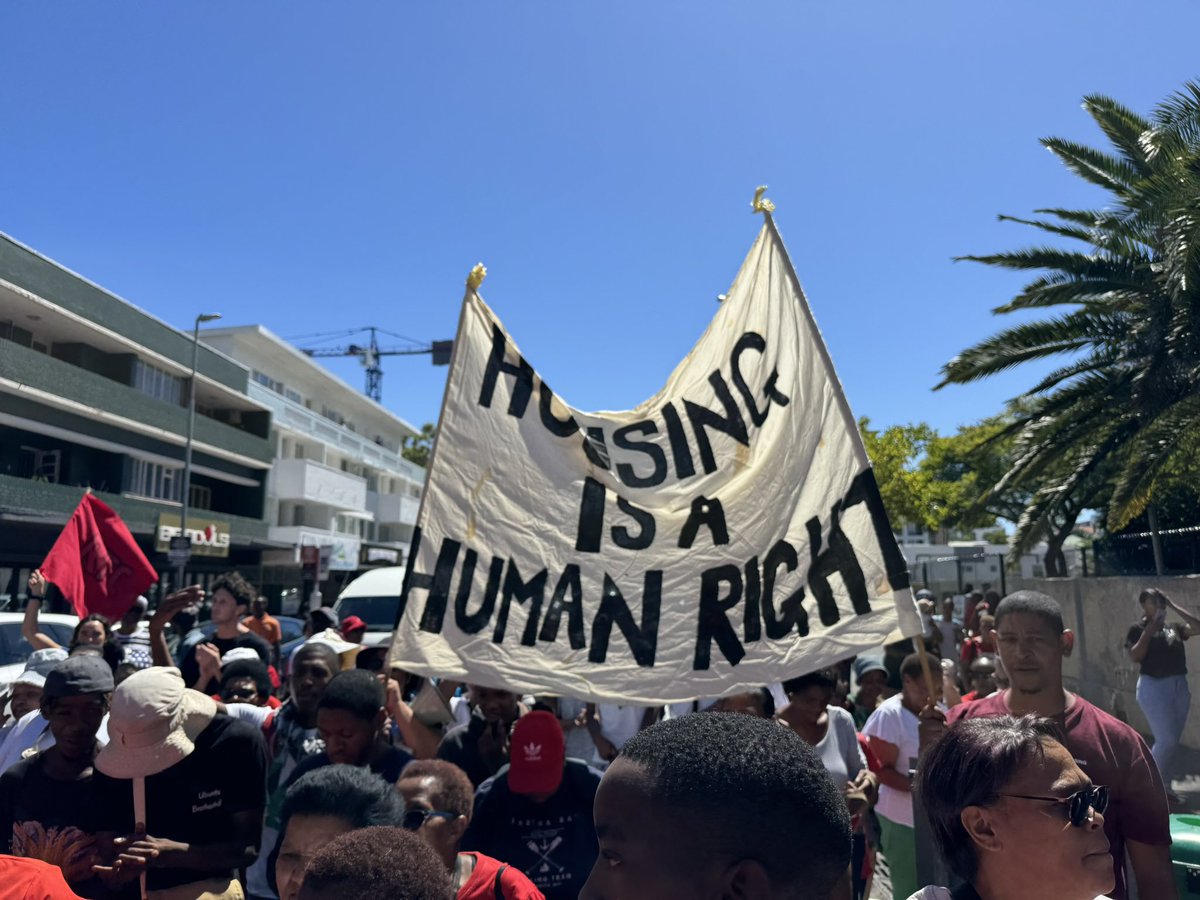 brettherron's tweet photo. #Tafelberg #SpatialJustice @ConCourtSA 
Explicitly ruled against the commodification of public land. 

Land or property value is not a valid consideration for a government with a constitutional duty to spatial transformation.

Helen Zille once told me using high value well located public land for affordable housing was “over subsidising the poor” 🤯

Now she knows she was wrong.

More importantly housing as a human right trumps property as an investment for government. Government is in the business of providing housing. Not in the business of trading public land.

@ReclaimCT @NdifunaUkwazi 👏👏👏