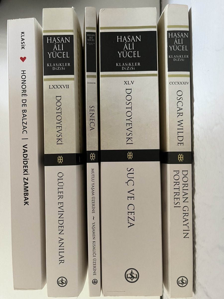 wuhhu22's tweet photo. Ne okuyayım (suç ve cezayı 3 dorian grayi 1 kere okudum ama yine olur https://t.co/yZBhgR7ELP