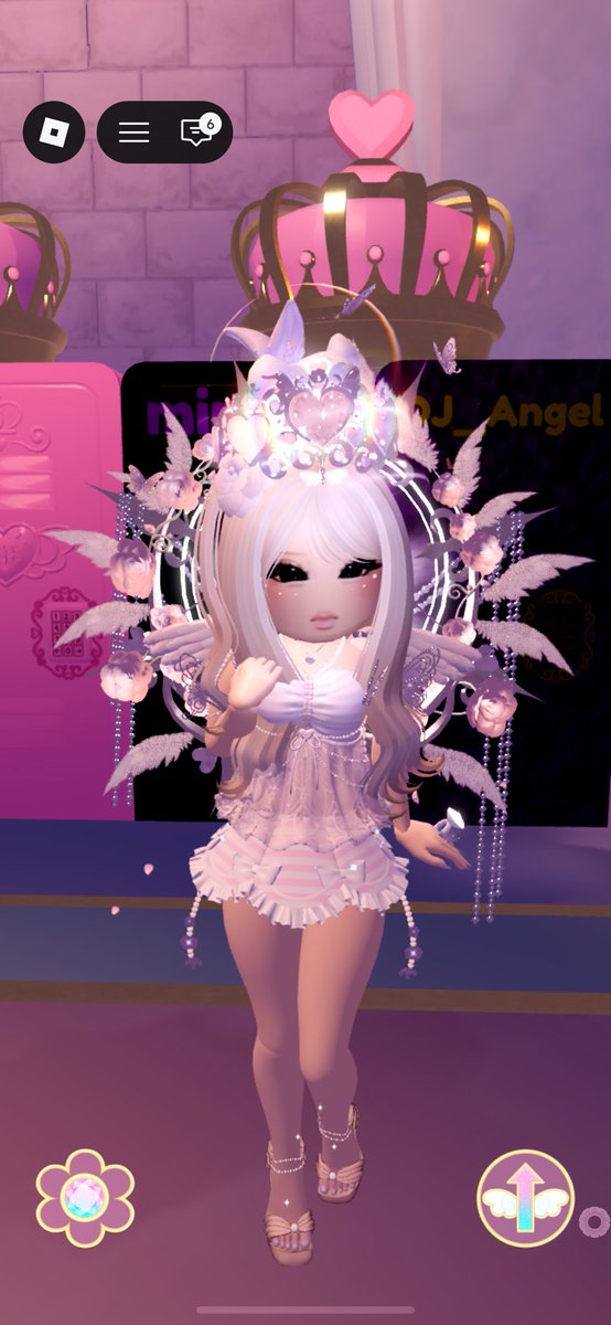 royalemae_'s tweet photo. hii i’m mae and i’m looking for an artist to commission for my oc!! will be paying in rhd mlf chibi/decently detailed art styles! 

pls dm/reply with examples and what your expected prices are!! much looking forward to see the talent!💞

#royalehigh #royalehighart https://t.co/CSLaAryycp