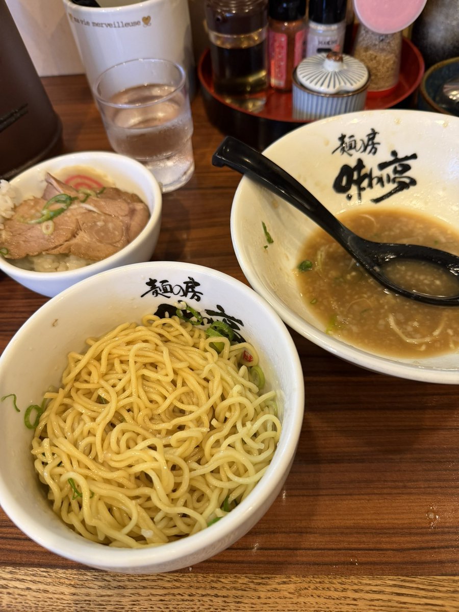 Dtyk3K's tweet photo. 仕事帰りの緊急充電🔋
味わい亭さん https://t.co/Ae6mTO3yJk