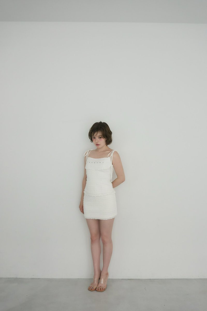 andmaryofficial's tweet photo. Daisy shirring set up
color white/gray
¥18,700-tax in

キャミソールトップスとミニスカートのセットアップ。
前後に施したシャーリングが自然と身体に寄り添うシルエットに。
インナーパンツ付き。

発売日7/5(日)store10:30-web20:00-
instalive7/4(土)19:00-

#andmary https://t.co/whG80e1MwX