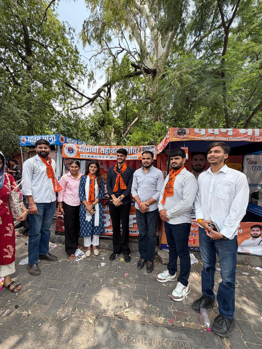 ABVPJaipurPrant's tweet photo. राजस्थान विश्वविद्यालय के संघटक महाविद्यालय महारानी महाविद्यालय में प्रथम वरीयता सूची में प्रवेशित नवागंतुक विद्यार्थियों के लिय दस्तावेज सत्यापन हेतु अखिल भारतीय विद्यार्थी परिषद के कार्यकर्ताओं द्वारा प्रवेश सहायता शिविर लगाया गया।
@ABVPRaj @ABVPJaipurPrant @ShubhandraN https://t.co/TORoLEyoky