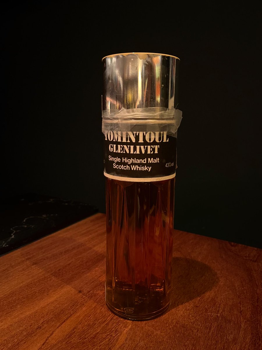 SipBar's tweet photo. 優しいハイランドモルトが飲みたい日に。

Tomintoul Glenlivet Single Highland Malt Scotch Whisky

“優しいウイスキー”とよく言われる理由は、角のない滑らかな口当たり。
ウイスキー初心者の方にもおすすめできる一本ですが、飲み慣れた方にも毎日飲みたくなるような安心感。

#TWLC
#XWC https://t.co/f07KNGMNDK