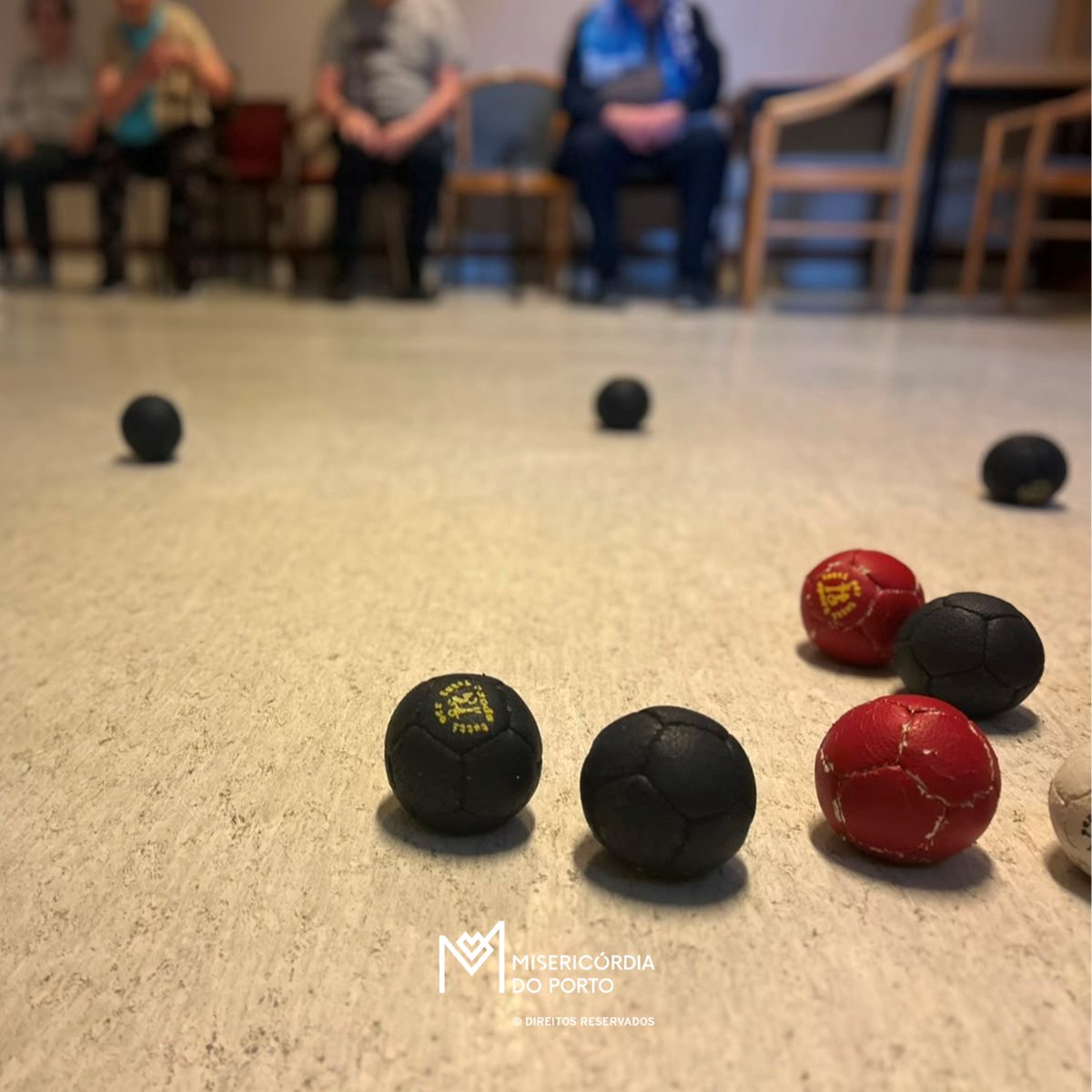 SantaCasaPorto's tweet photo. Superação na ERPI Nossa Senhora da Misericórdia! Estagiários de Fisioterapia do Instituto Jean Piaget de Gaia organizaram um circuito de exercícios especial para os nossos residentes. No final, houve medalha e doce! 
👉Saiba mais sobre este dia no  site: https://t.co/afoL7NiTpg https://t.co/Z6XUGRAKoh