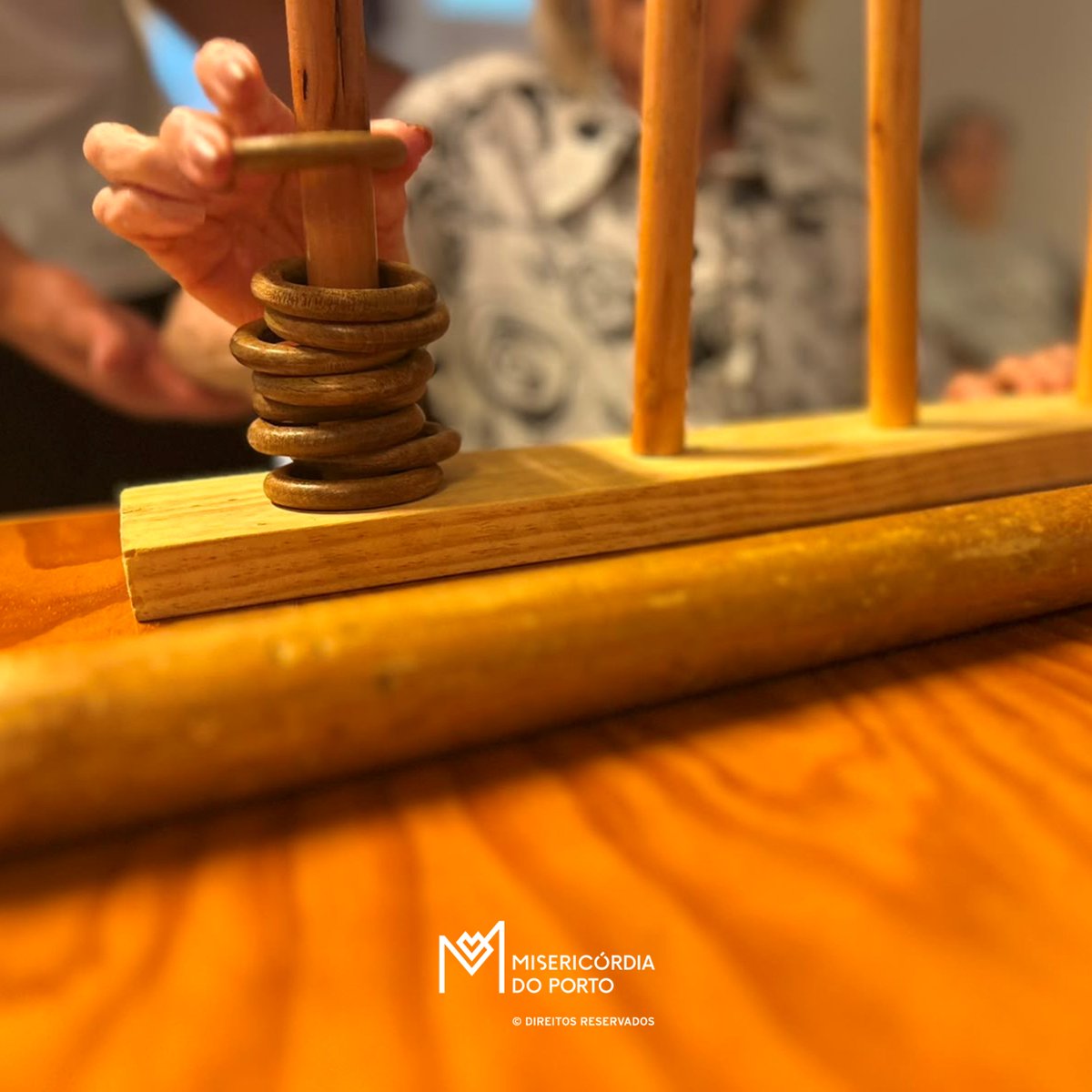 SantaCasaPorto's tweet photo. Superação na ERPI Nossa Senhora da Misericórdia! Estagiários de Fisioterapia do Instituto Jean Piaget de Gaia organizaram um circuito de exercícios especial para os nossos residentes. No final, houve medalha e doce! 
👉Saiba mais sobre este dia no  site: https://t.co/afoL7NiTpg https://t.co/Z6XUGRAKoh