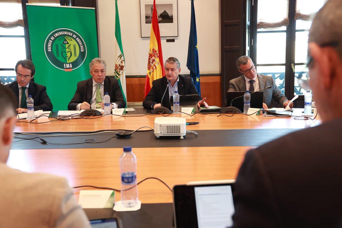 antoniosanz's tweet photo. En el Consejo Rector de la Agencia de Emergencias de Andalucía #EMA hacemos balance de meses de máxima exigencia.

🚆 #Adamuz
🌧️ El mayor tren de borrascas en décadas
🏍️ GP de Jerez
🙏 Virgen de la Cabeza
🐎 Plan Romero
🔥 Inicio de una intensa campaña @Plan_INFOCA

Gracias al compromiso de nuestros profesionales, #Andalucía vuelve a ser un referente en gestión de emergencias.