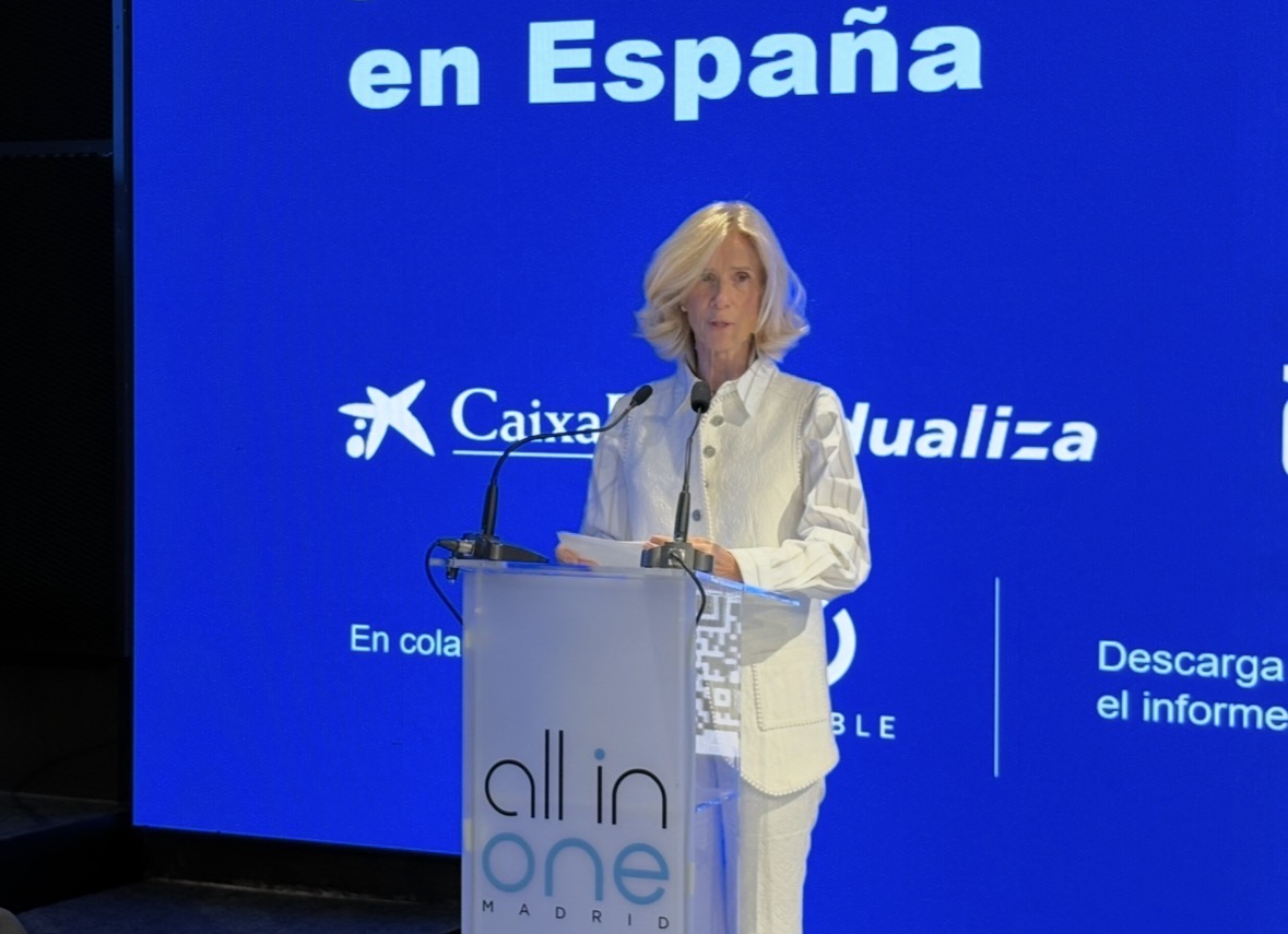 CABK_Dualiza's tweet photo. Tomás Muniesa, presidente de #CabkDualiza y @caixabank , y Cristina Garmendia, presidenta de @Cotec_Innova , inauguran la jornada poniendo el foco en la necesidad de reconocer el papel de la Formación Profesional dentro del sistema de innovación. https://t.co/hQR74eJehM