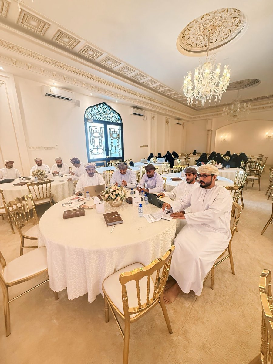 owkafsur's tweet photo. اختتمت إدارة الأوقاف والشؤون الدينية بمحافظة جنوب الشرقية برنامجًا تدريبيًا بعنوان " تطبيقات الذكاء الاصطناعي والتصميم الإبداعي " والذي أقيم في دار الأترجة لتحفيظ القرآن الكريم بولاية جعلان بني بو حسن. https://t.co/Z2nuT6WENB
