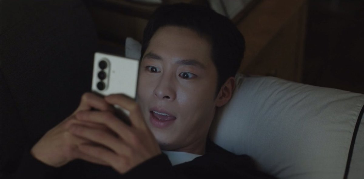 yeeunjjang_'s tweet photo. there’s hari pov for this scene too huhu https://t.co/yyXMMjoBZY