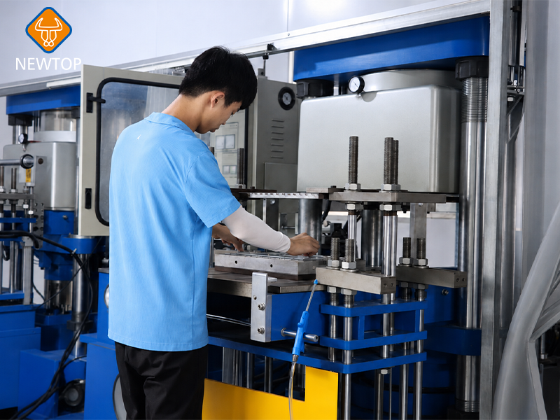 newtopsns's tweet photo. Inside Our Factory | How We Maintain Consistent Production?It's this attention to detail—repeated every day—that helps us deliver reliable silicone products batch after batch.#SiliconeManufacturing #QualityControl #B2B #SiliconeSupplier #SiliconeFactory https://t.co/5t8OySAaVv