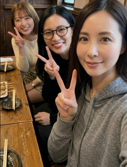 619JuAnO's tweet photo. この３人の中でワンナイトするなら？

①左
②真ん中
③右(私)

正直に教えてください…😂 https://t.co/66wBFus83X