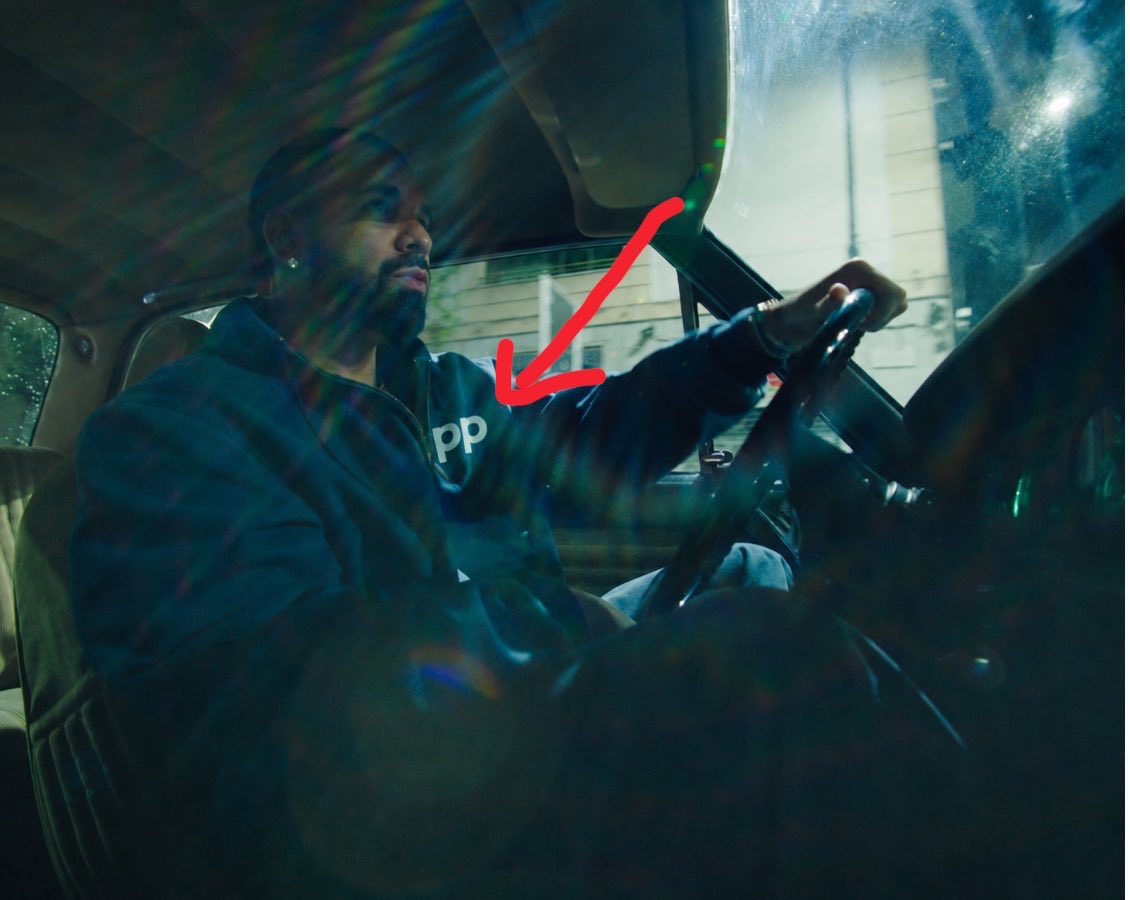 dynamikyoutube's tweet photo. No way DRAKE is actually @pp_privatejet 

It all makes sense now 😳 https://t.co/CswbAxWZSl