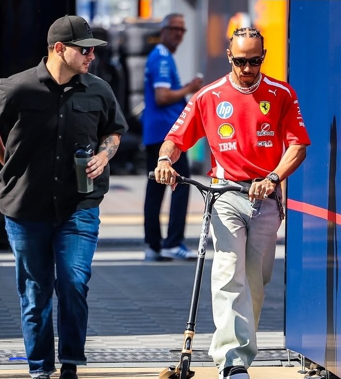 LH44Fanpage8's tweet photo. Lewis Hamilton arrived at the track for Media day at Silverstone https://t.co/cy8H96oN9Q