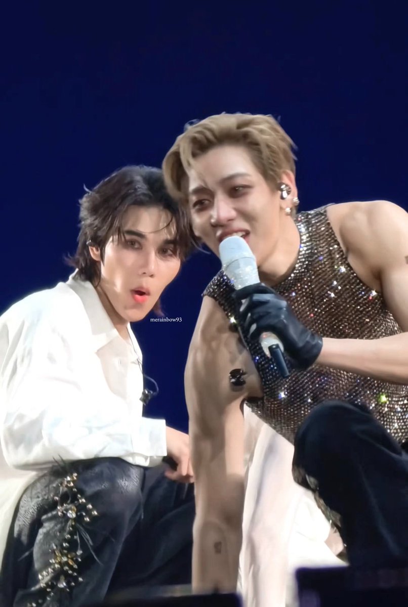 merainbow93's tweet photo. ฉันเอ็นดูรูปเซ็ทนี้มาก อยากจะคุย อยากจะถาม เป็นภาพที่มีเสียง เจื้อยแจ้วมาก ปกติคุยแต่กับแฟนคลับตัวเองฮีเหมือนเจอเพื่อนใหม่ 

/ ละดูหน้าพี่เจฟ ตามไม่ทันน้องปะอยากจะนั่งก็นั่ง อยากจะไปก็ไป ความชะโงกหน้าคุย ใกล้ชิดกับศลปเกินแทบจะเป็นเพื่อนกันอยู่แล้ว5555🤣

#jeffsatur #THETITANSCONCERT
#BamBam @BamBam1A