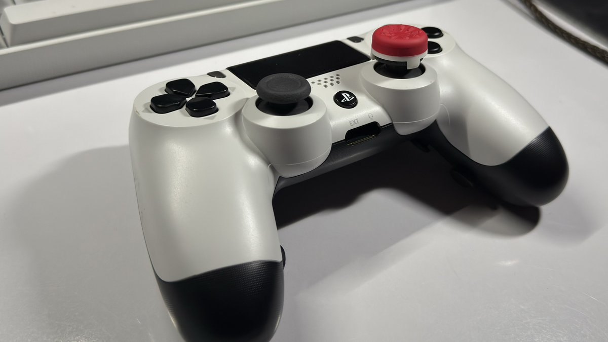 GhostlyCairokee's tweet photo. وصلني كنترولر Marius PS4 8k 
وعلى طول بديت أختبره ! 🤍😮‍💨

- Custom Board Marius 3Pin 
- 8k Poling Rate 
- TMR 
- 4Back Buttons 
- Full Microswitch 

وأكيد اخذتها من الأفضل @KleenGaming1 
أفضل متجر بنظري لكنترولات بورد ماريوس 
وإذا بتطلبون من عندهم استعملوا كودي ( Ethan ) 

https://t.co/jB6nVU61cV