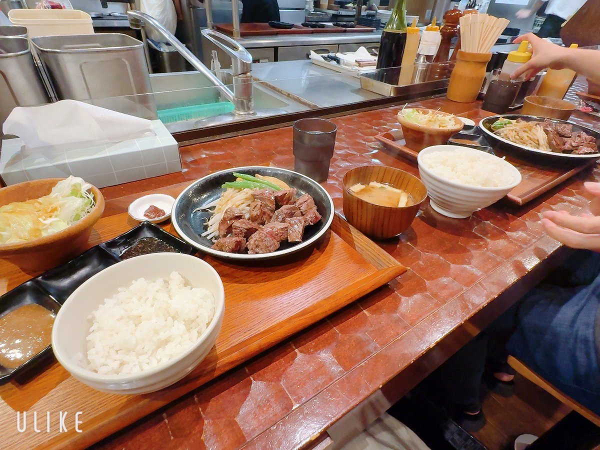 am3__c's tweet photo. また1つ歳をとった1日.
美味しいものを沢山食べさせてもらった日.
お祝いしてくれた人ありがと~☻ https://t.co/Fqb5k8t7Cf