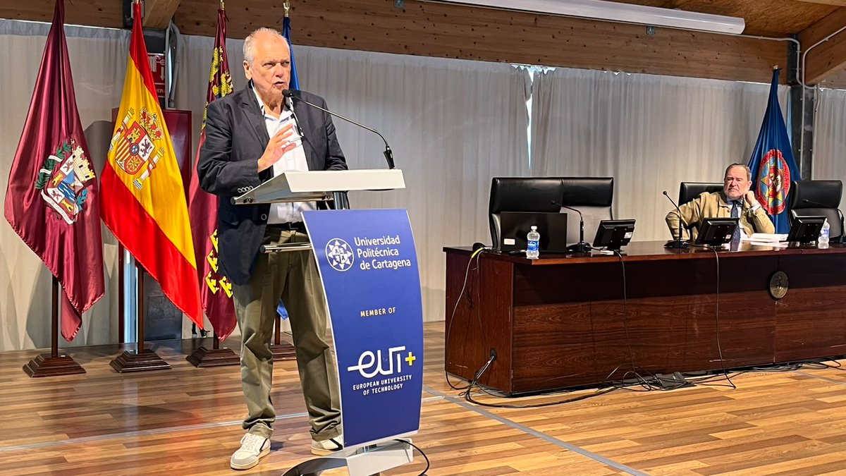 UPCToficial's tweet photo. Arranca la tercera jornada del curso de verano sobre #Geopolítica con las ponencias de Vicente Martínez-Esparza, de ESFAS (CESEDEN) y Manuel, de la Escuela de Guerra y de Liderazgo del Ejército de Tierra. 👉Síguelo en directo a través de Zoom o en diferido hasta noviembre. https://t.co/dj2YjT3Hjo