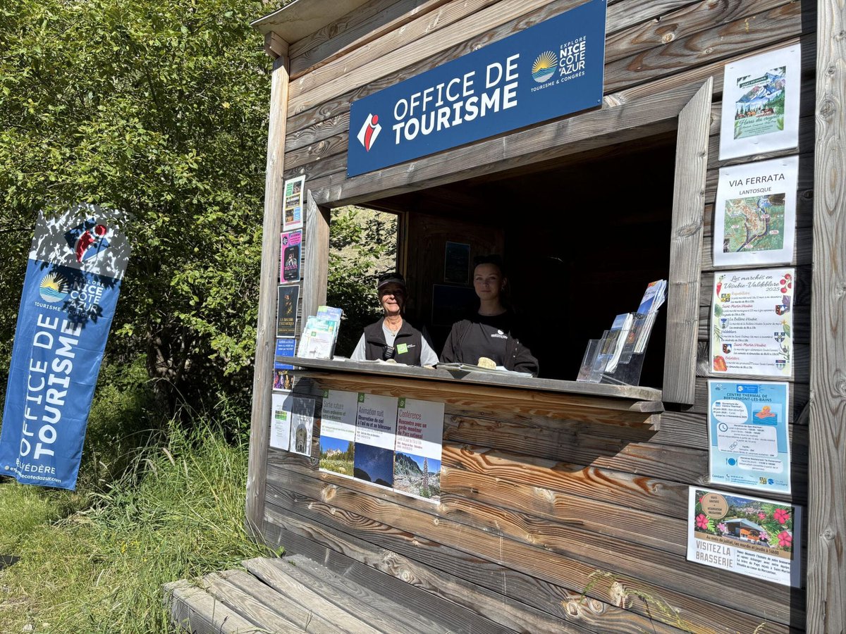 explorenca's tweet photo. [L’Office de Tourisme Nice Côte d’Azur mobilisé pour un tourisme plus responsable dans le Mercantour]

Cet été, l’OT Nice Côte d'Azur renforce son partenariat avec le Parc National du @mercantour pour promouvoir un tourisme respectueux des espaces naturels 🌿.

Un médiateur pastoral est présent sur le terrain pour informer et sensibiliser les randonneurs aux bons comportements face aux chiens de protection, afin de favoriser une cohabitation apaisée entre visiteurs et pastoralisme.

Un point d’information mobile complète le dispositif sur les sites de randonnée 🥾.

Plus d’infos 👇
https://t.co/GmJsokDE8z

#ExploreNiceCotedAzur #TourismeDurable