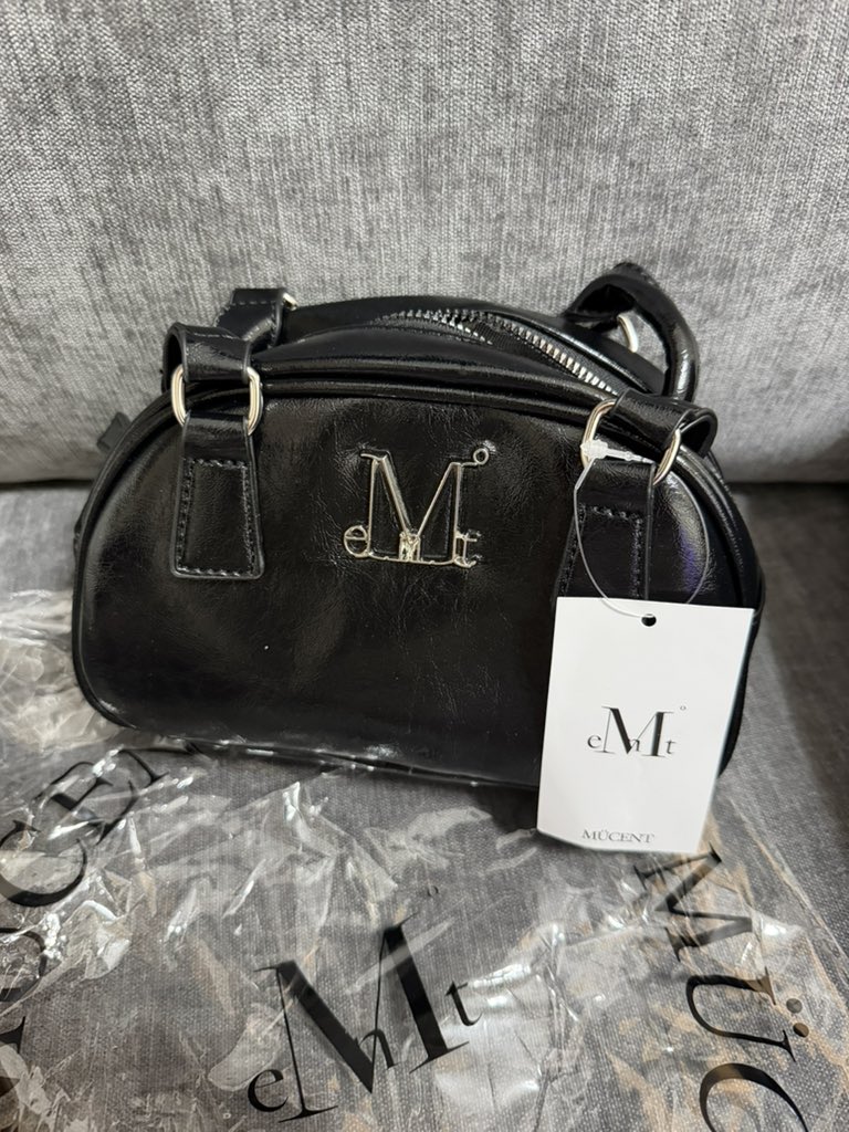 flwxn's tweet photo. ご縁がありmucent様から可愛すぎるバックプレゼント頂きました（ ;  ; ）ほんとにありがとうございます重宝します😭😭😭🖤 https://t.co/dVbtXhEB4o