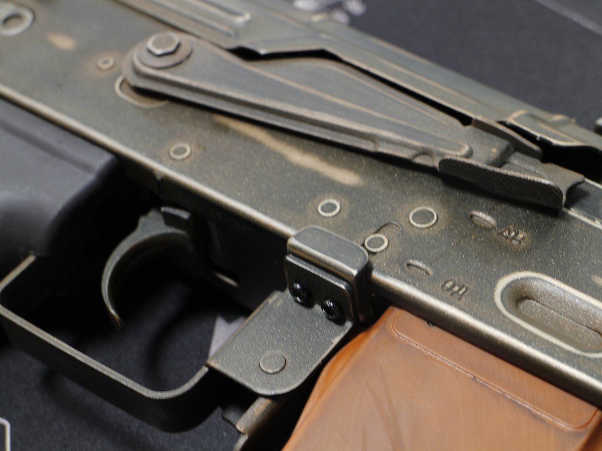 PH_atsugi's tweet photo. APS 新製品

Real Wood AKS74U クリンコフ Battle Worn

各部にバトルダメージを施したクリンコフです！
砂埃や削れに加えて焼きも入れられている豪華な1品です！(平) https://t.co/EKvXPgXsFh