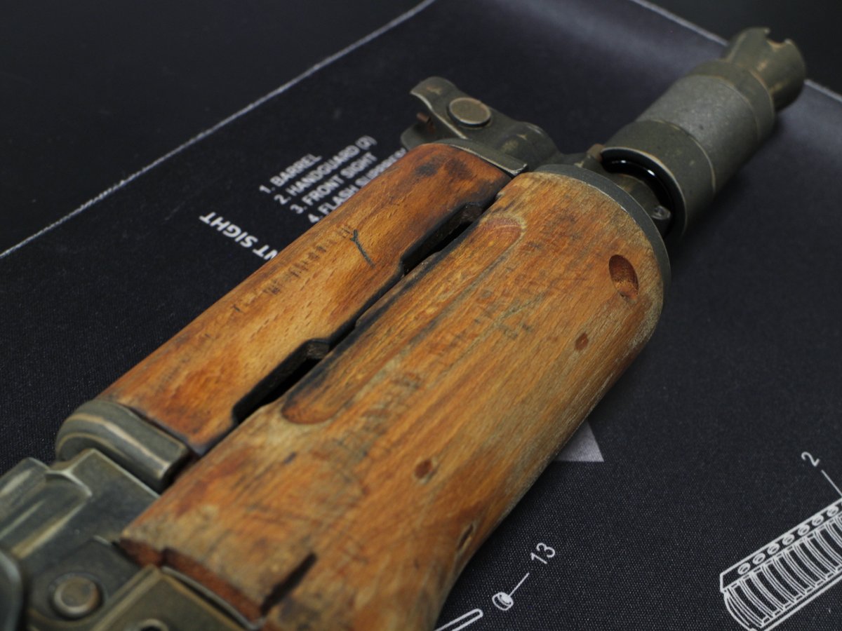 PH_atsugi's tweet photo. APS 新製品

Real Wood AKS74U クリンコフ Battle Worn

各部にバトルダメージを施したクリンコフです！
砂埃や削れに加えて焼きも入れられている豪華な1品です！(平) https://t.co/EKvXPgXsFh