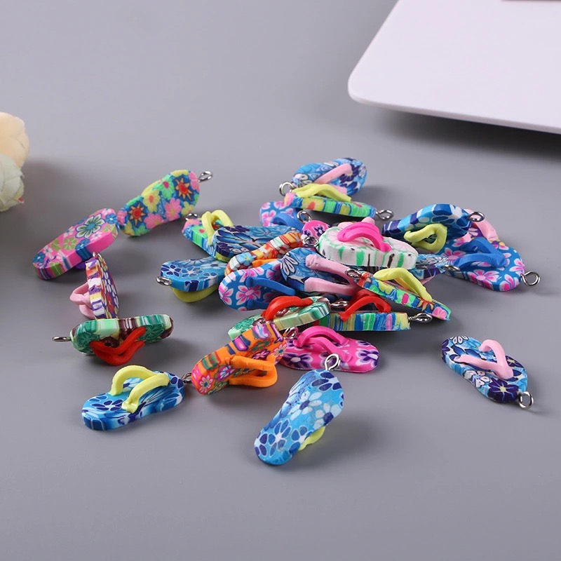 CarlitaHarxsw's tweet photo. Easy DIY polymer clay keychain: mold, bake, add a ring—done in 30 mins! Make custom charms for your bags and keys. #DIYCrafts https://t.co/BzU320BEKl